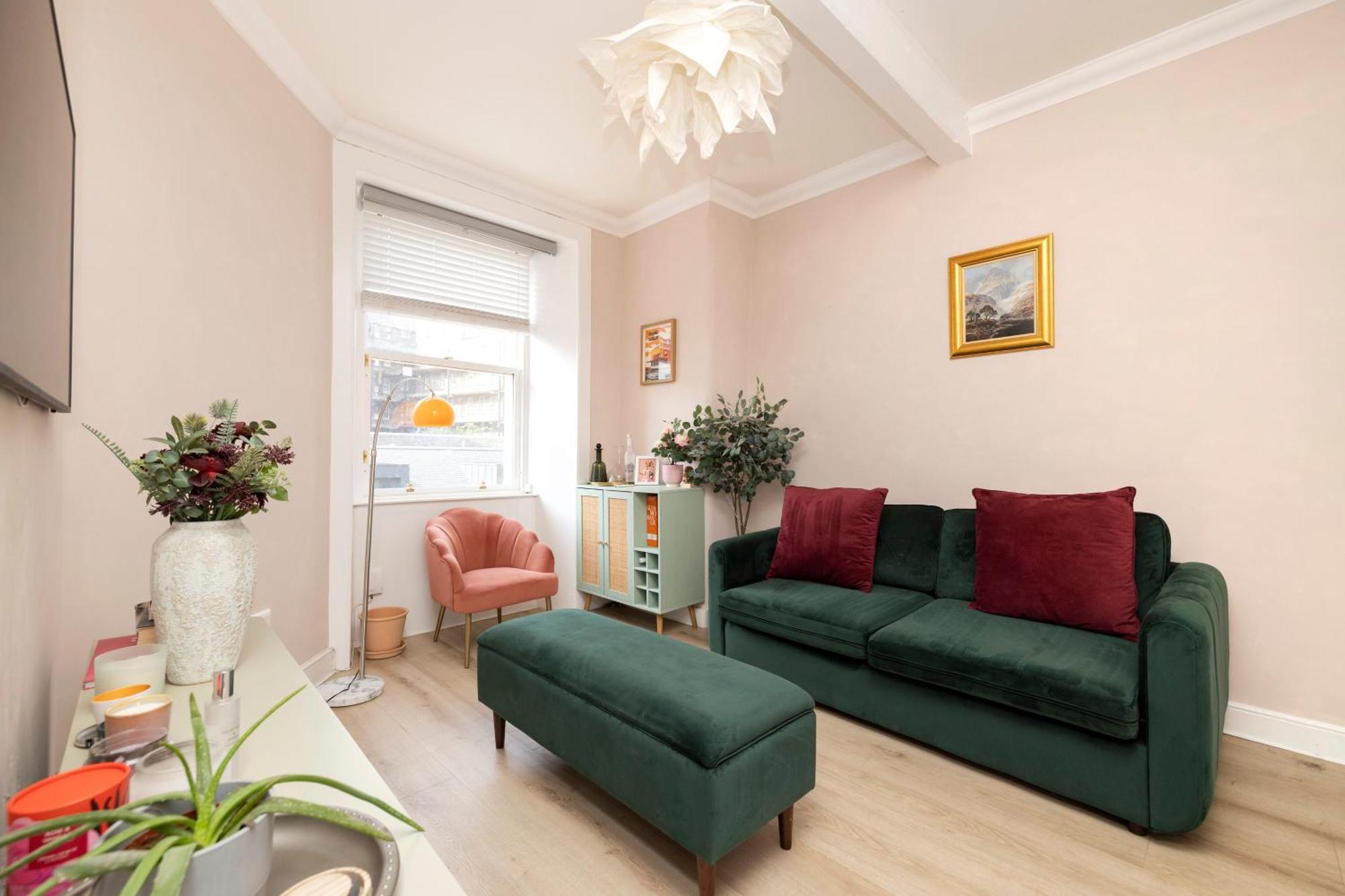 Elegant With Castle View Apartment *