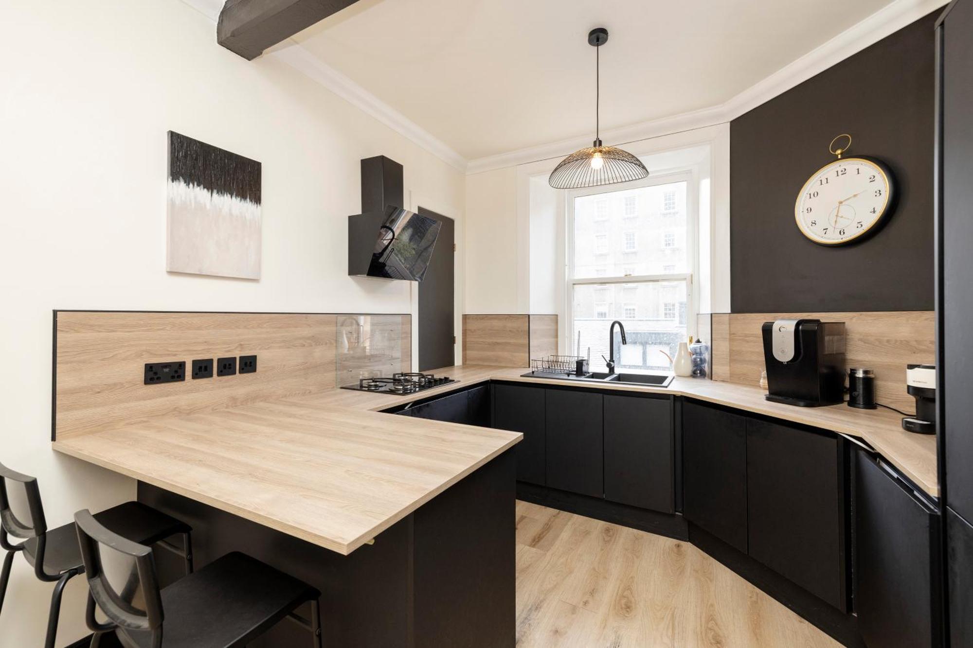 Elegant With Castle View Apartment *