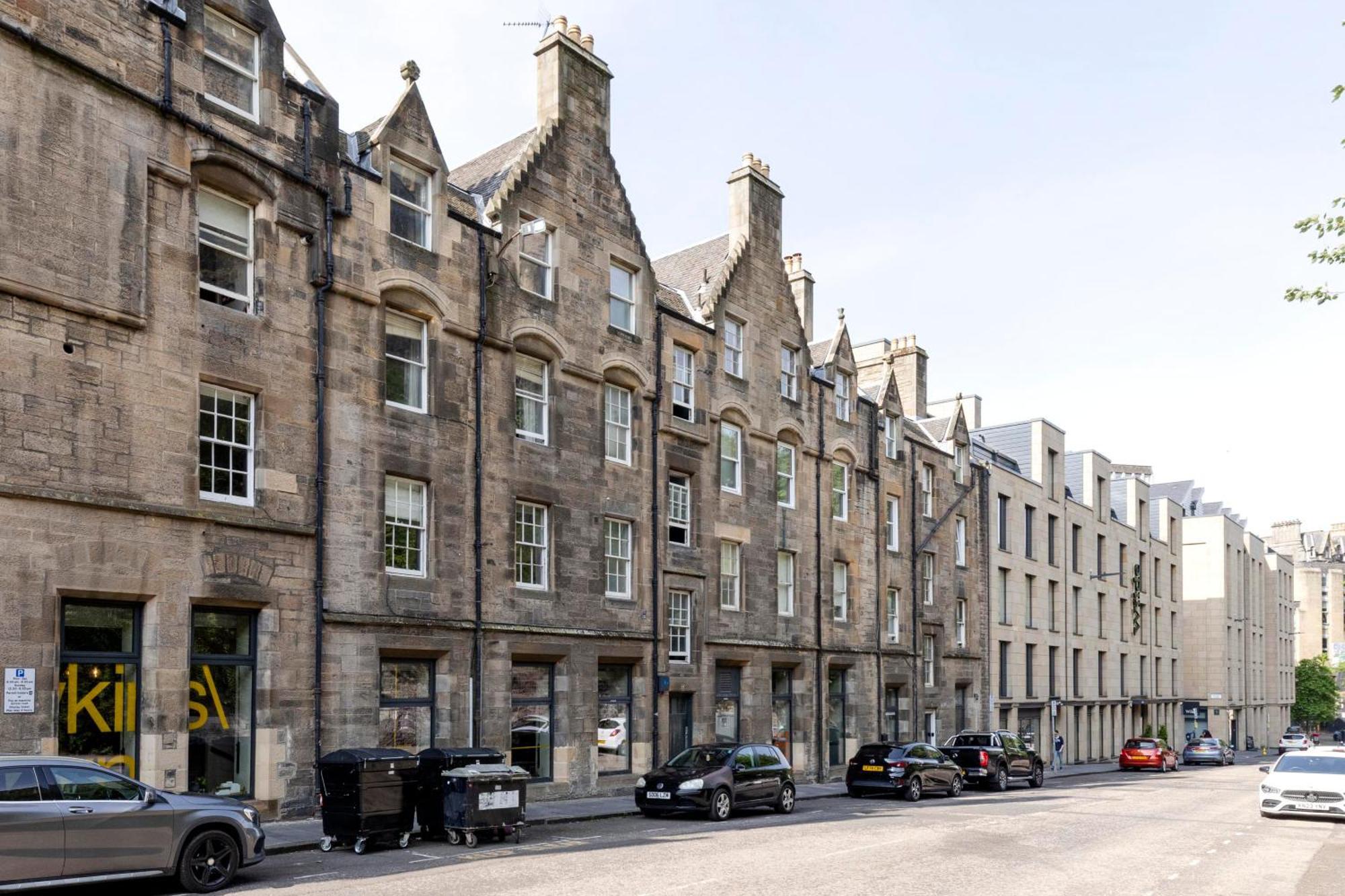 Elegant With Castle View Apartment Edinburgh