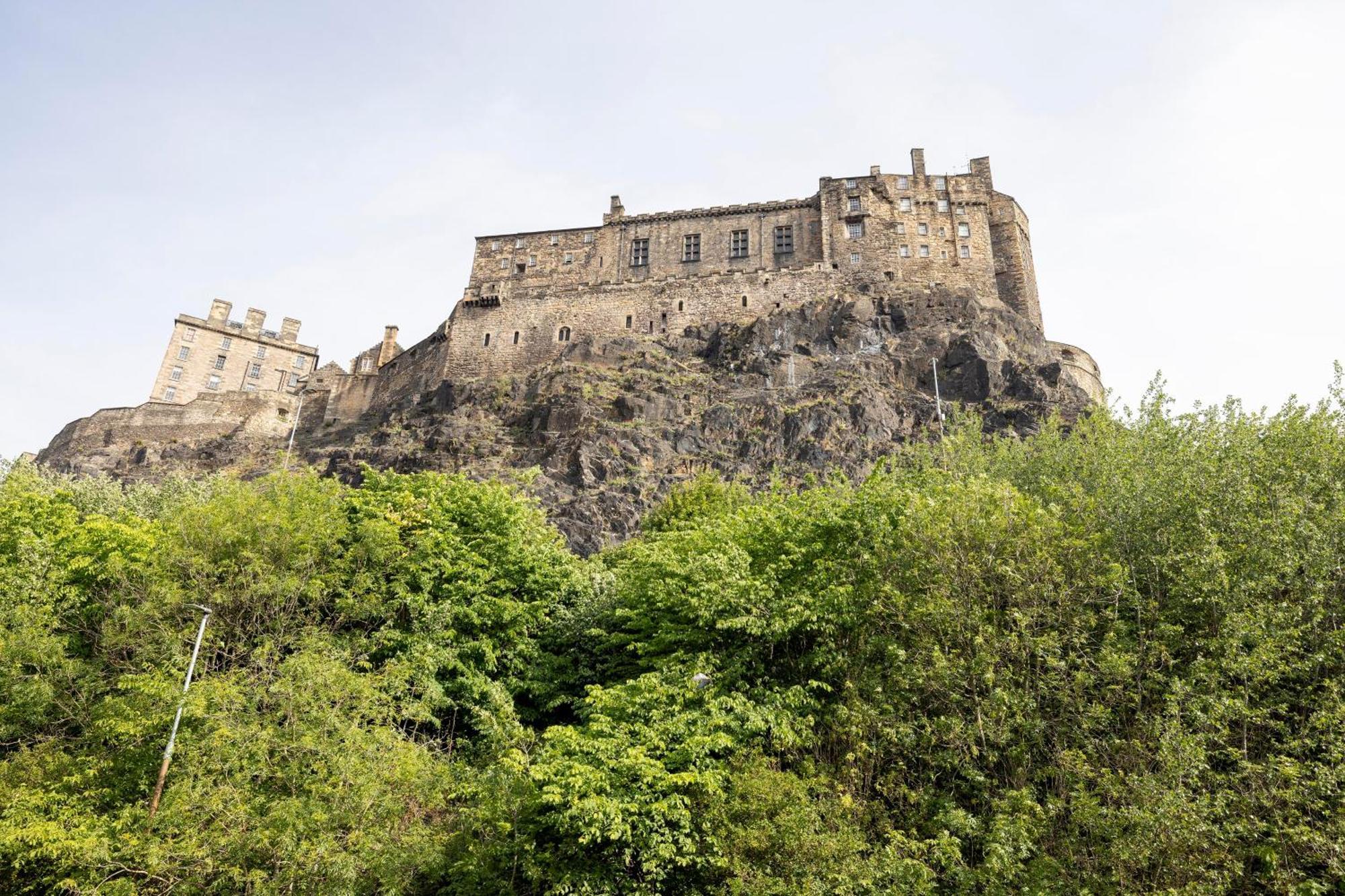 Elegant With Castle View *